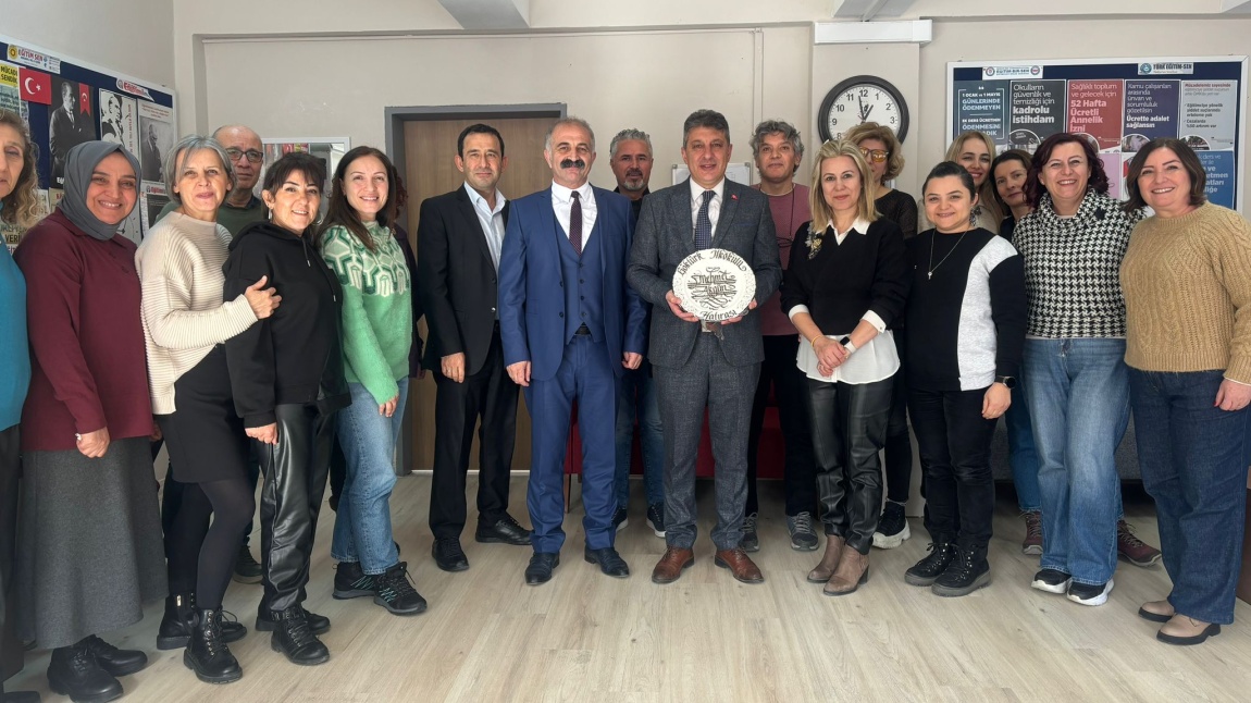 Sayın Mehmet AKGÜN’e Teşekkür Plaketimizi Takdim Ettik 